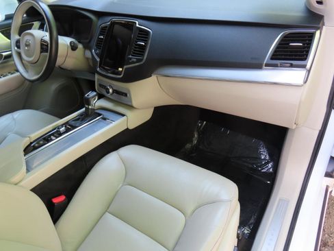 Used 2018 Volvo XC90 T6 Momentum w/ Convenience Package AWD/4WD image 20