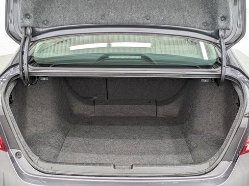 Used 2018 Honda Accord Touring image 15