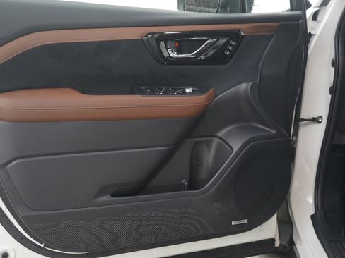 Used 2025 Subaru Forester Touring image 19