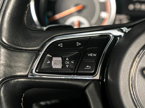 Used 2017 Bentley Bentayga image 44