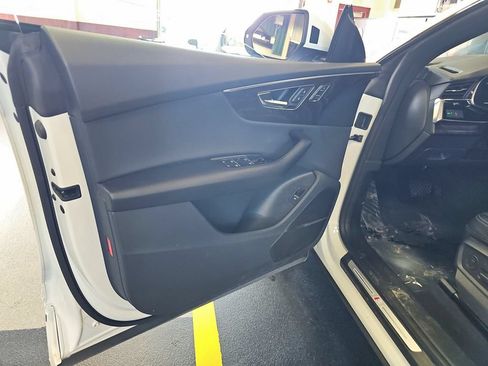 Used 2022 Audi Q8 Premium Plus w/ Premium Plus Package AWD/4WD image 16