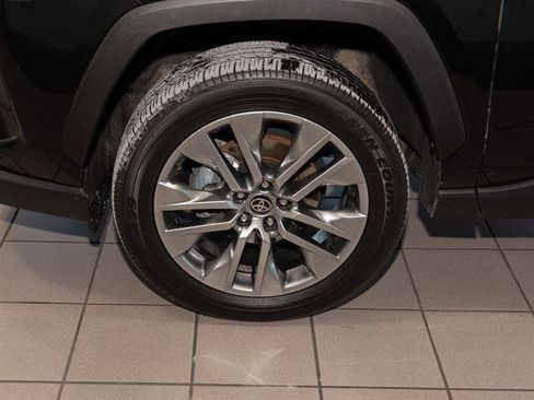 Used 2023 Toyota RAV4 XLE Premium image 5