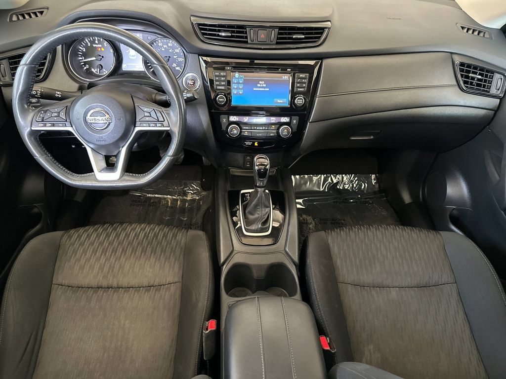 Used 2017 Nissan Rogue SV w/ Sun & Sound Touring Package FWD image 12