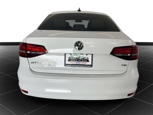 Used 2017 Volkswagen Jetta SE FWD image 4