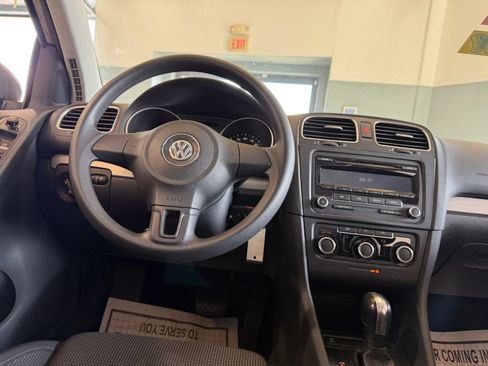 Used 2012 Volkswagen Golf 4-Door FWD image 13
