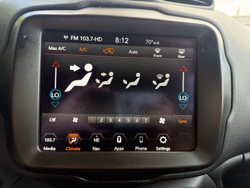 Used 2023 Jeep Renegade Latitude AWD/4WD image 40
