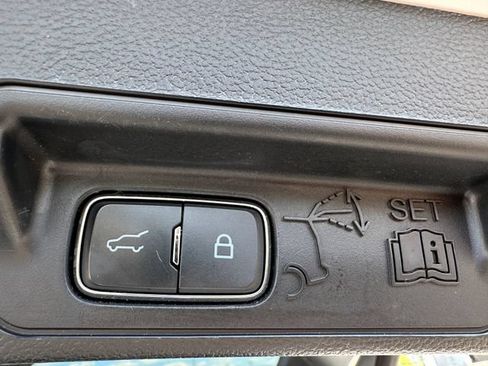Used 2023 Ford Explorer XLT w/ Equipment Group 202A AWD/4WD image 21