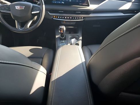 Used 2024 Cadillac XT4 Premium Luxury image 22