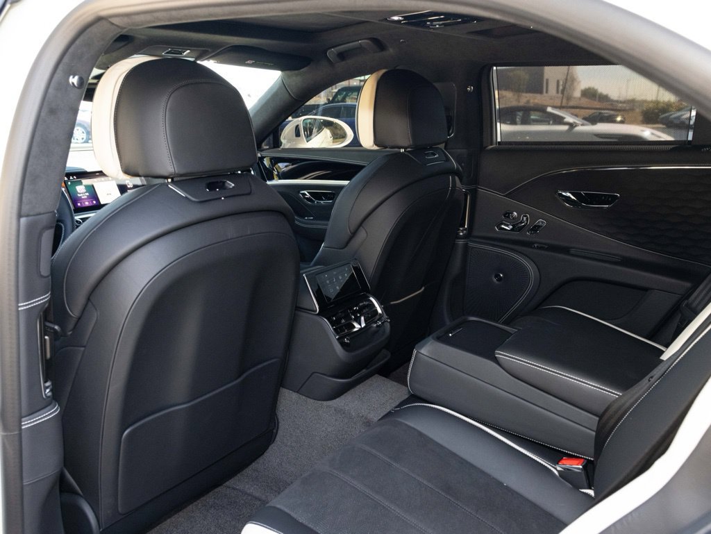 Used 2025 Bentley Flying Spur Plug-In Hybrid AWD/4WD image 55