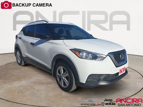 Used 2019 Nissan Kicks S image 1