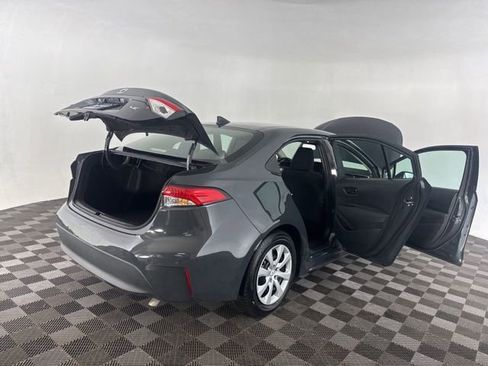Used 2025 Toyota Corolla LE image 18