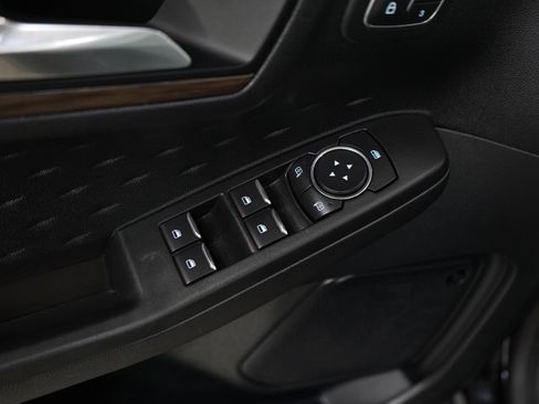 Used 2020 Ford Escape Titanium AWD/4WD image 20