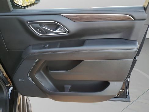 Used 2021 Chevrolet Suburban LT w/ Rear Media and Nav Package image 13