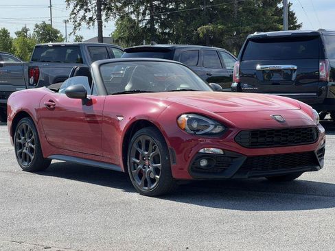 Used 2019 FIAT 124 Spider Abarth w/ Convenience Group RWD image 2