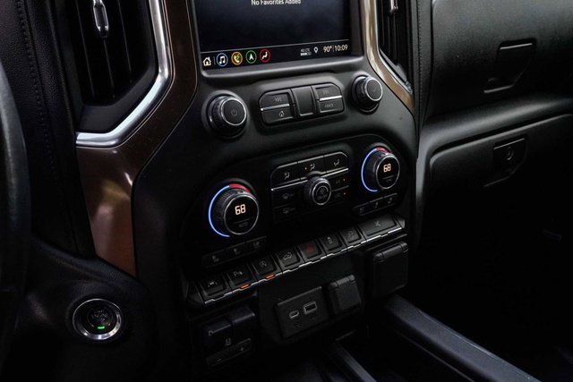 Used 2019 Chevrolet Silverado 1500 High Country w/ Technology Package AWD/4WD image 18