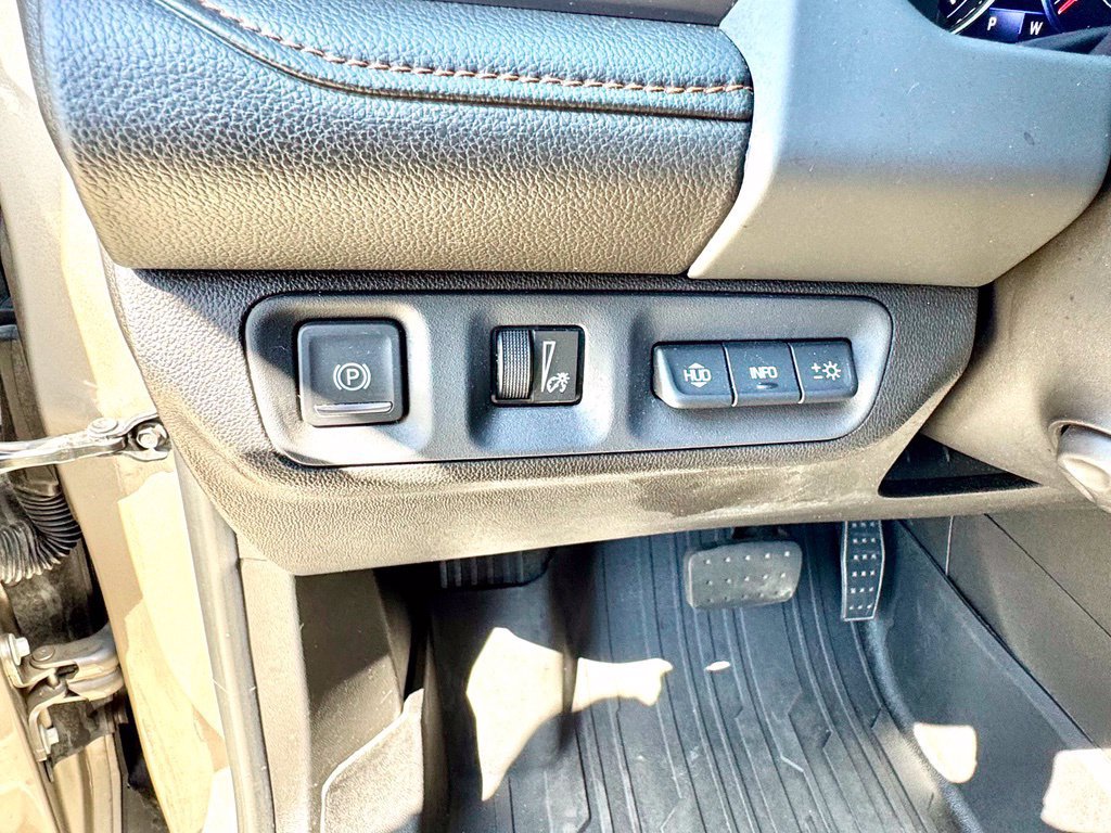 Used 2023 GMC Acadia AT4 w/ Technology Package AWD/4WD image 33