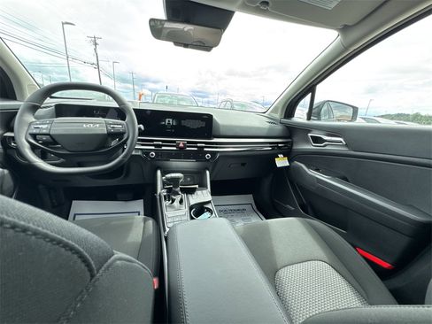 New 2026 Kia Sportage LX image 10