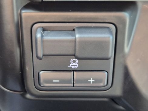 Used 2020 Chevrolet Silverado 1500 Custom w/ Custom Value Package image 18