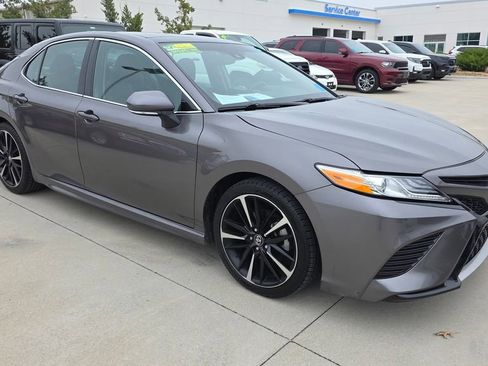 Used 2020 Toyota Camry XSE image 7
