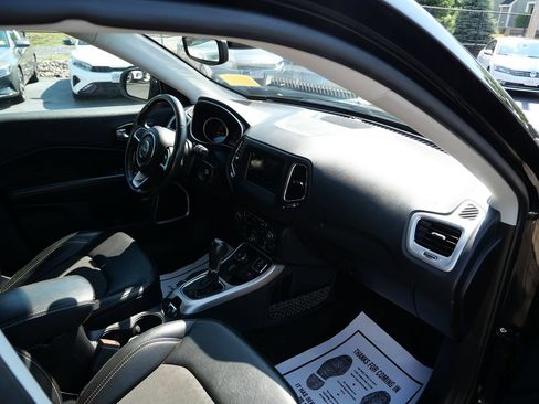 Used 2020 Jeep Compass Latitude AWD/4WD image 26