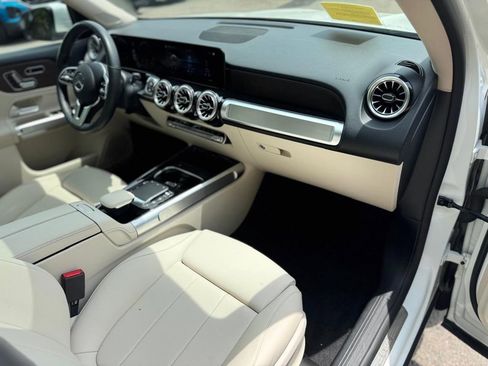 Used 2023 Mercedes-Benz GLB 250 4MATIC w/ Premium Package image 28