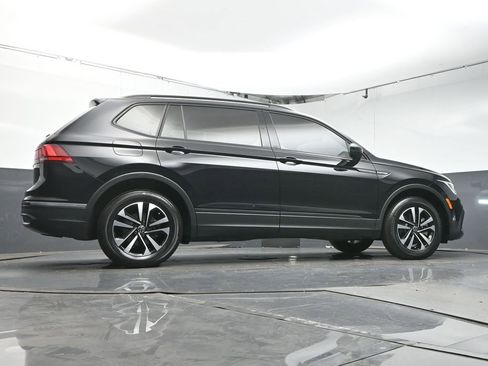 Used 2024 Volkswagen Tiguan S image 39