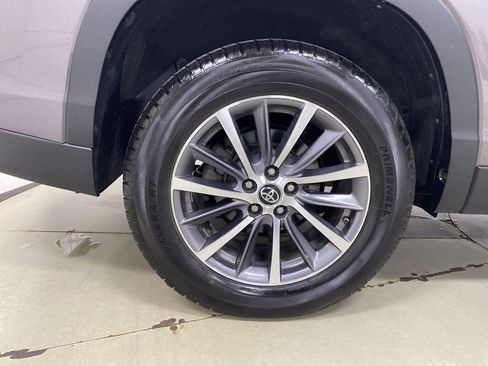 Used 2019 Toyota Highlander XLE FWD image 33