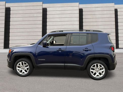 Used 2018 Jeep Renegade Latitude AWD/4WD image 2