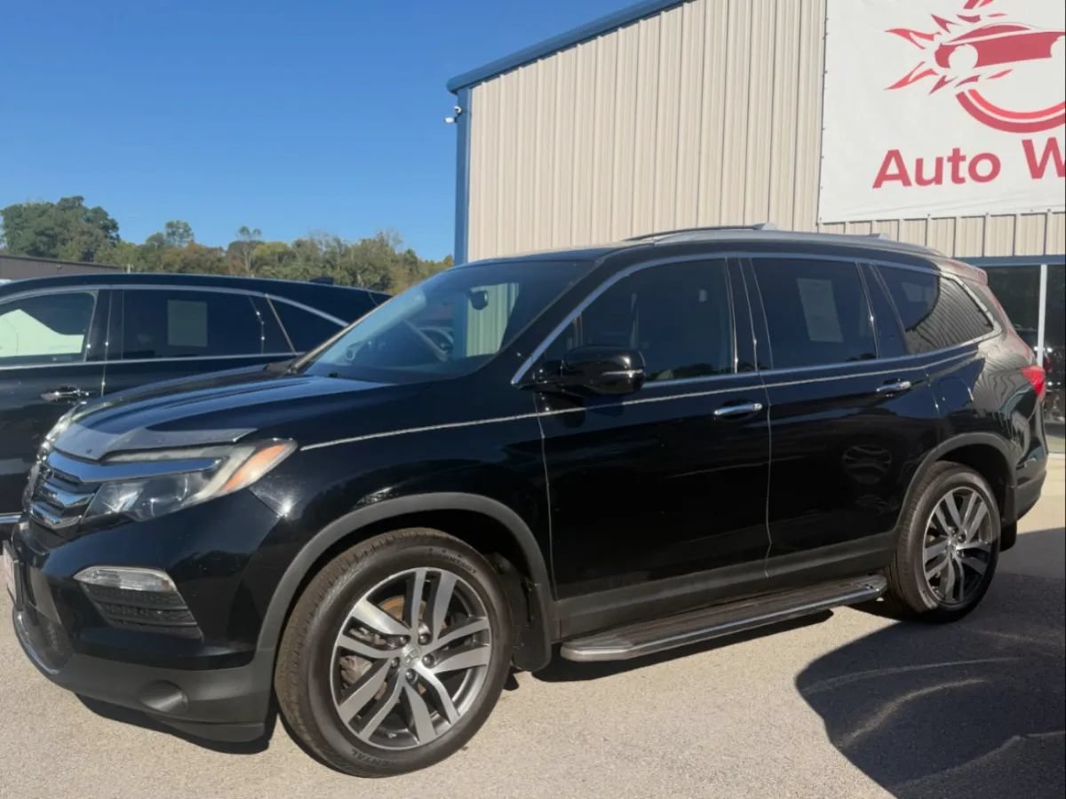 Used 2017 Honda Pilot Touring image 4