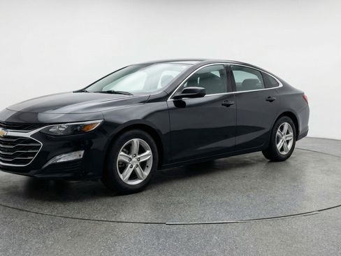 Used 2024 Chevrolet Malibu LT image 3
