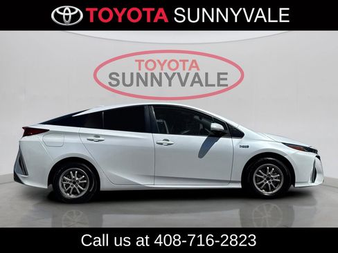 Used 2021 Toyota Prius Prime LE FWD image 9