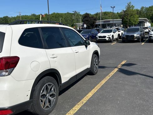 Used 2023 Subaru Forester Premium AWD/4WD image 3