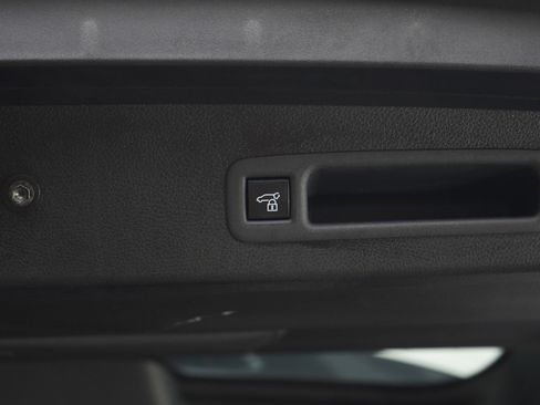 Used 2025 Toyota Sienna XLE w/ XLE Plus Package image 11