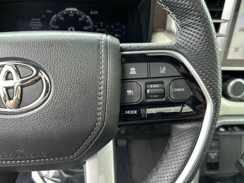 Used 2025 Toyota Sequoia Capstone AWD/4WD image 27