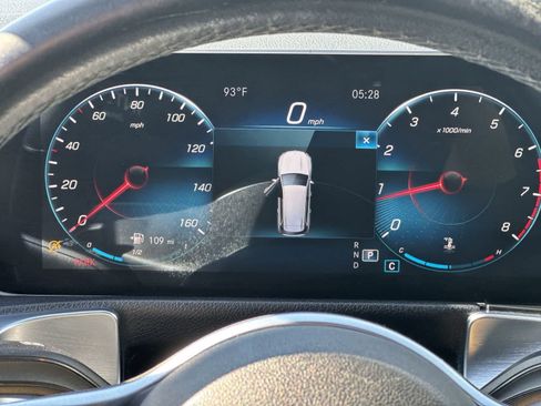 Used 2021 Mercedes-Benz GLB 250 image 32
