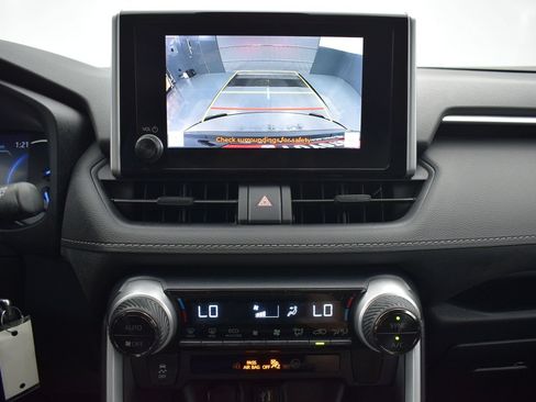 Used 2023 Toyota RAV4 LE AWD/4WD image 15