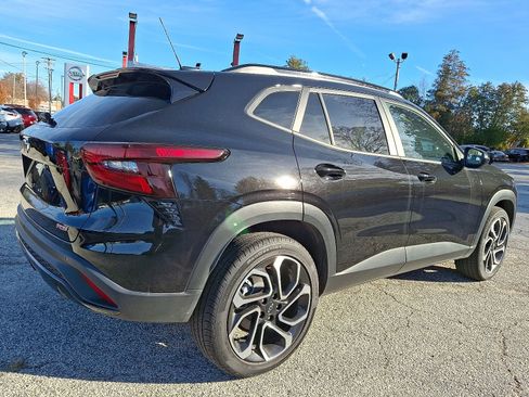 Used 2025 Chevrolet Trax RS w/ Driver Confidence Package image 6