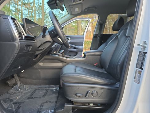 Used 2024 Kia Sorento S image 14