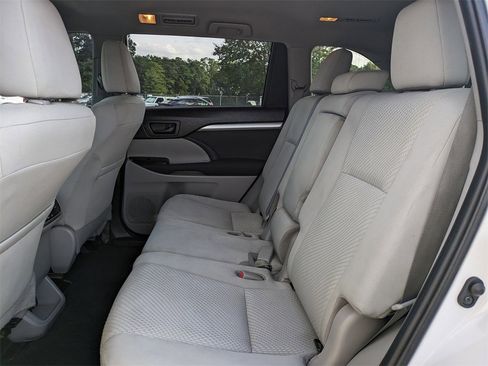 Used 2019 Toyota Highlander LE image 14