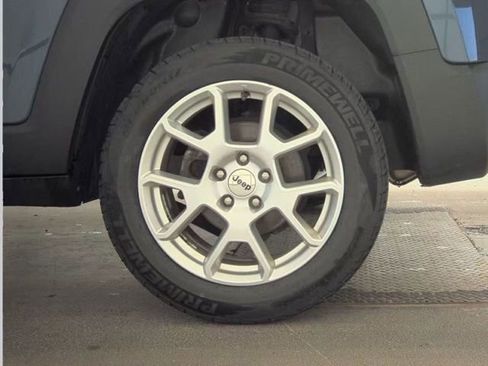 Used 2023 Jeep Renegade Latitude AWD/4WD image 22