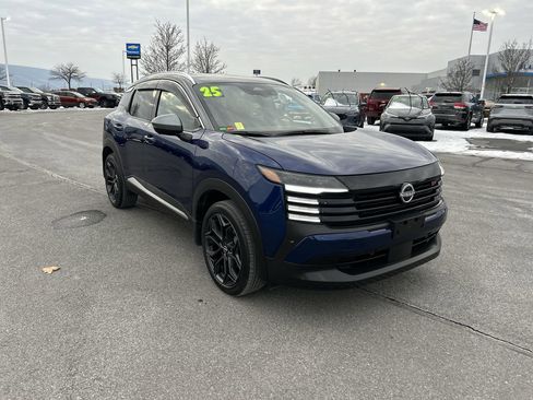 Used 2025 Nissan Kicks SR w/ SR Premium Package image 1