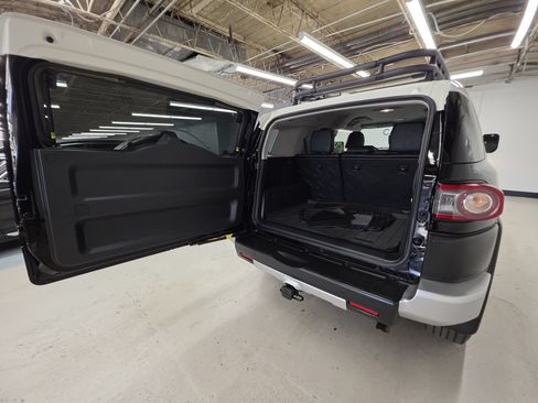 Used 2014 Toyota FJ Cruiser 4WD w/ Upgrade Package image 24