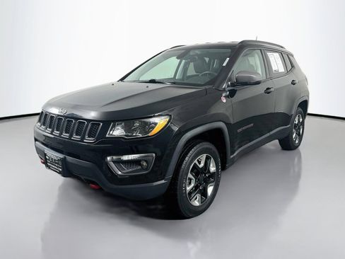 Used 2018 Jeep Compass Trailhawk w/ Leather Interior Group AWD/4WD image 3