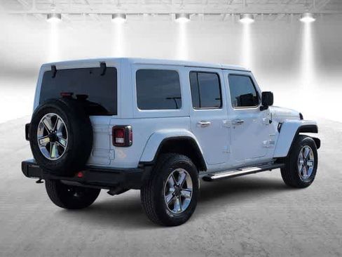 Used 2022 Jeep Wrangler Unlimited Sahara w/ Cold Weather Group image 8