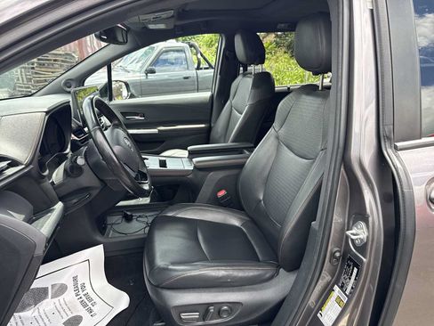 Used 2022 Toyota Sienna XSE FWD image 12