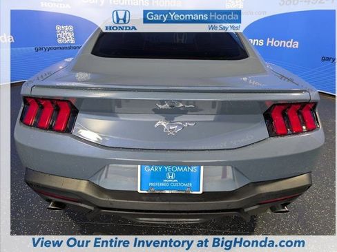Used 2024 Ford Mustang Premium image 7