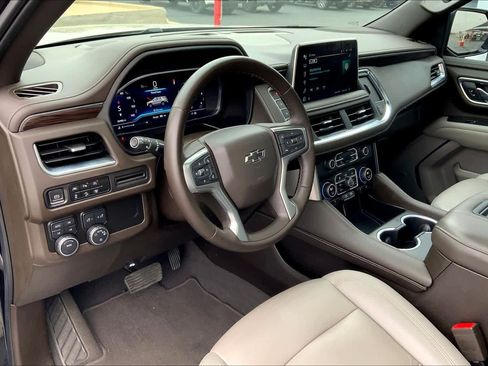 Used 2023 Chevrolet Tahoe Z71 w/ Luxury Package AWD/4WD image 36
