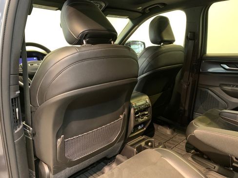 Used 2023 Jeep Grand Cherokee L Laredo image 48