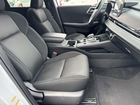 Used 2022 Mitsubishi Outlander ES image 11