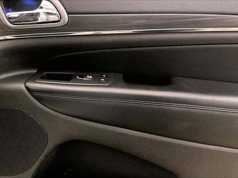 Used 2019 Jeep Grand Cherokee Limited X image 23